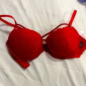 Red VS bra, gently used